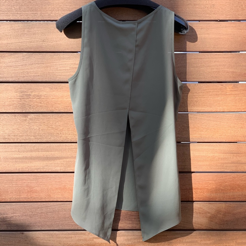 Express Split Back Top - NWOT - Picture 5 of 7